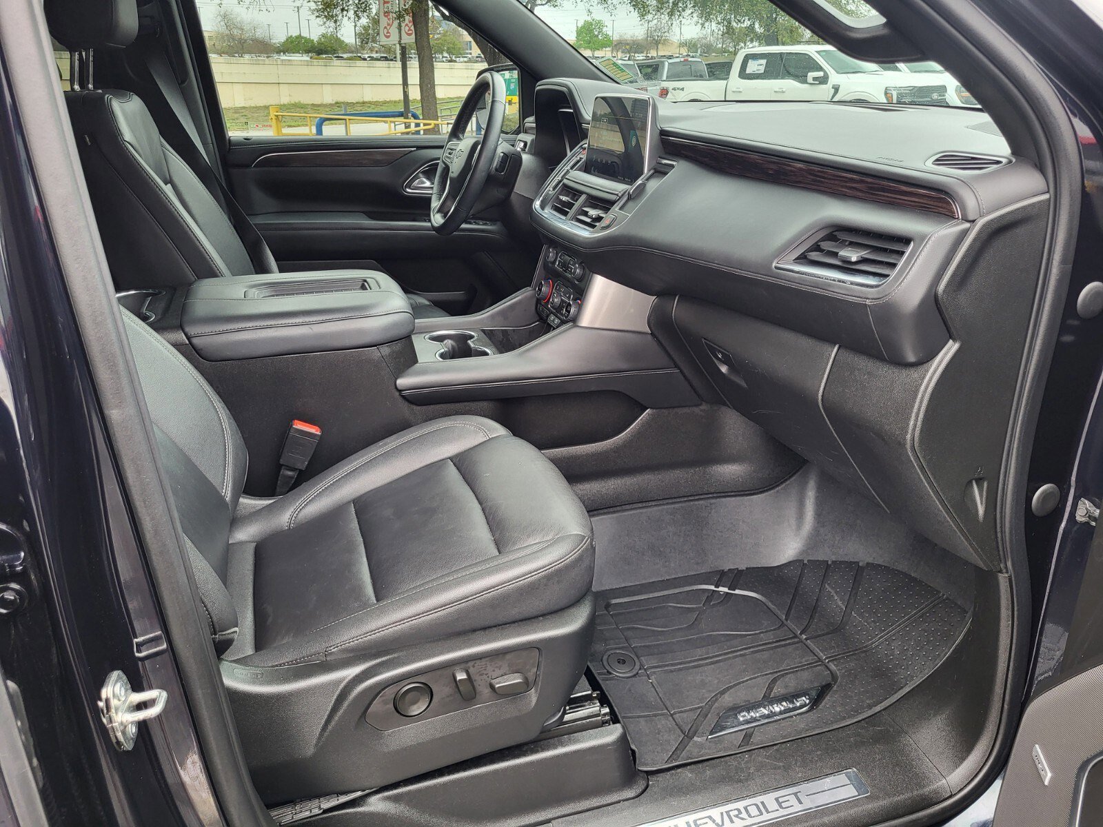 Used 2023 Chevrolet Suburban Z71 w/ Luxury Package image 13