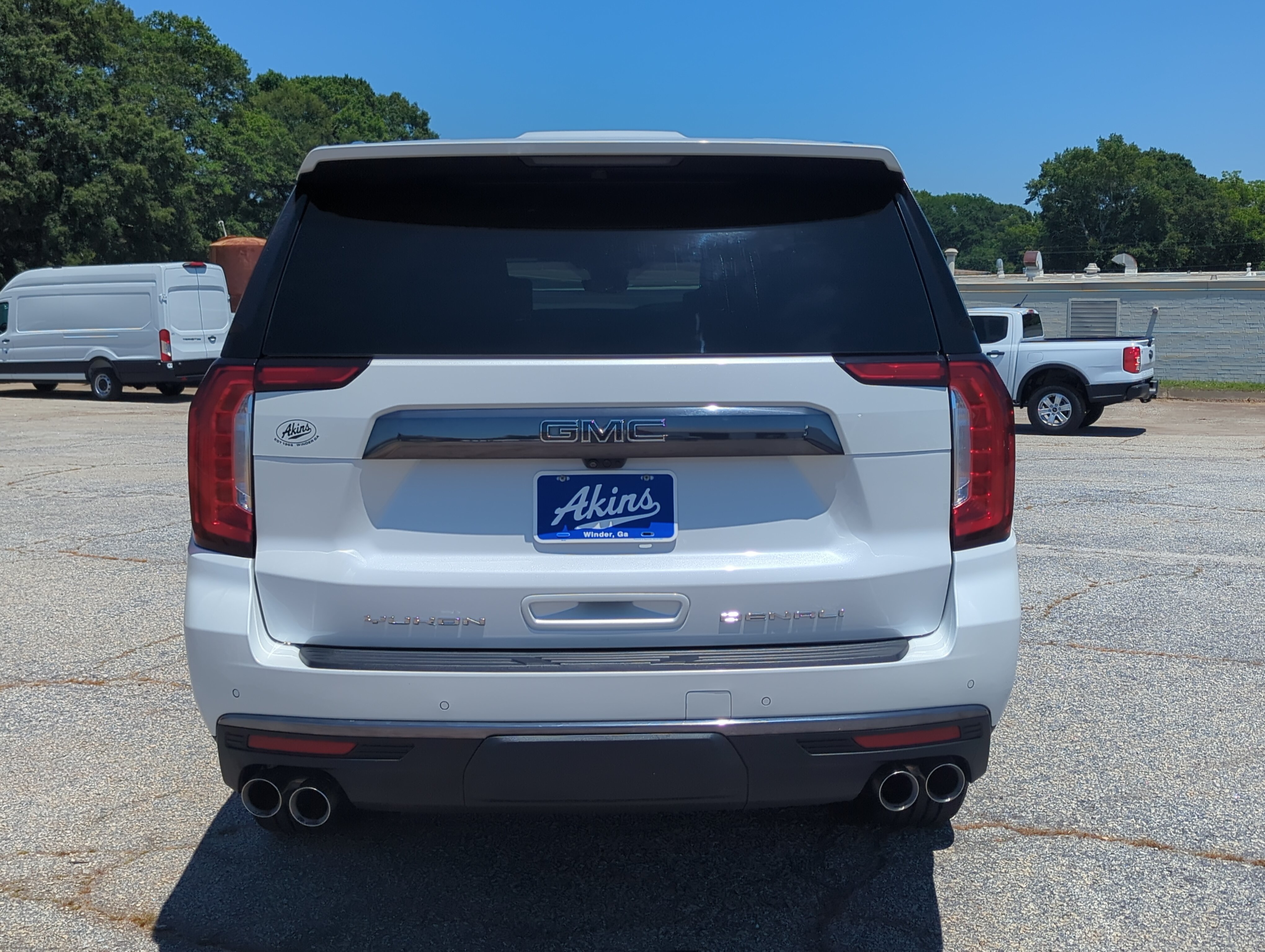 Used 2023 GMC Yukon XL Denali Ultimate AWD/4WD image 4