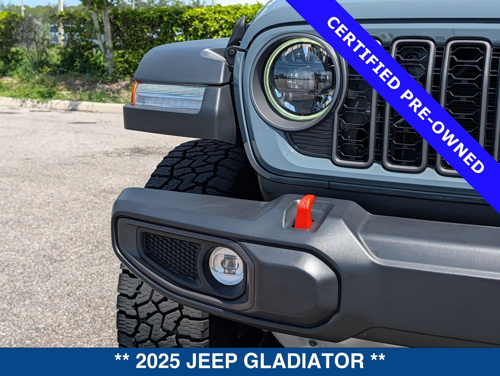 Used 2025 Jeep Gladiator Mojave w/ Convenience Group AWD/4WD image 10