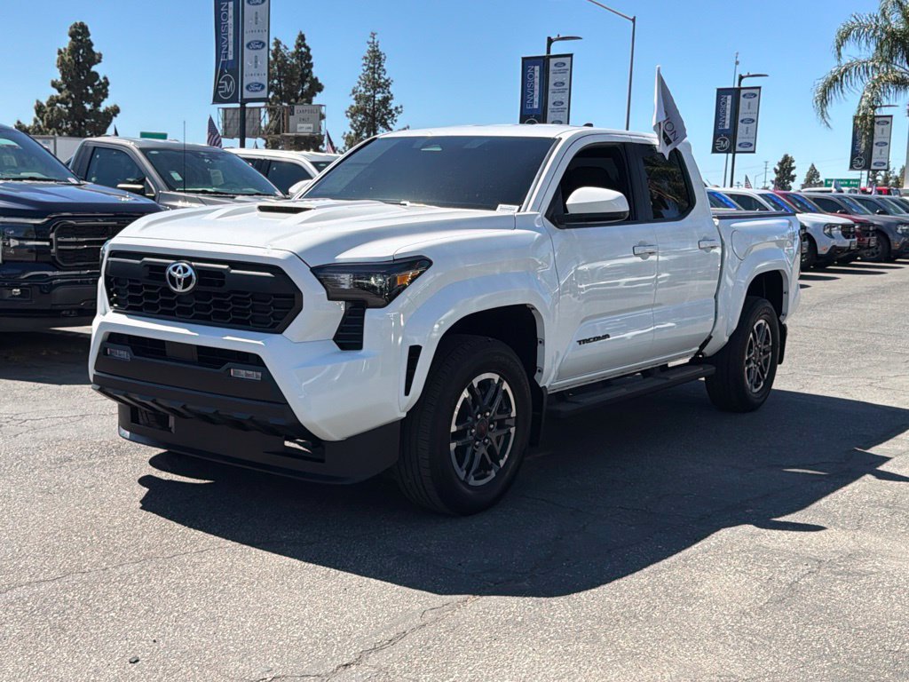 Used 2025 Toyota Tacoma TRD Sport AWD/4WD image 6