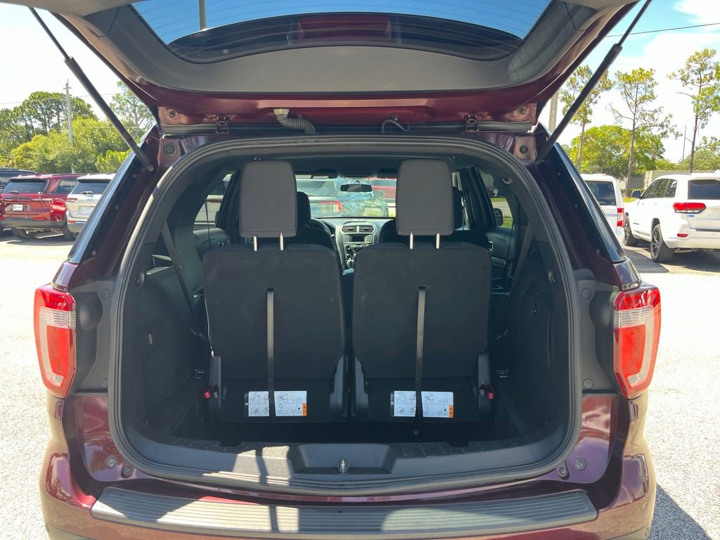 Certified 2018 Ford Explorer XLT FWD image 9