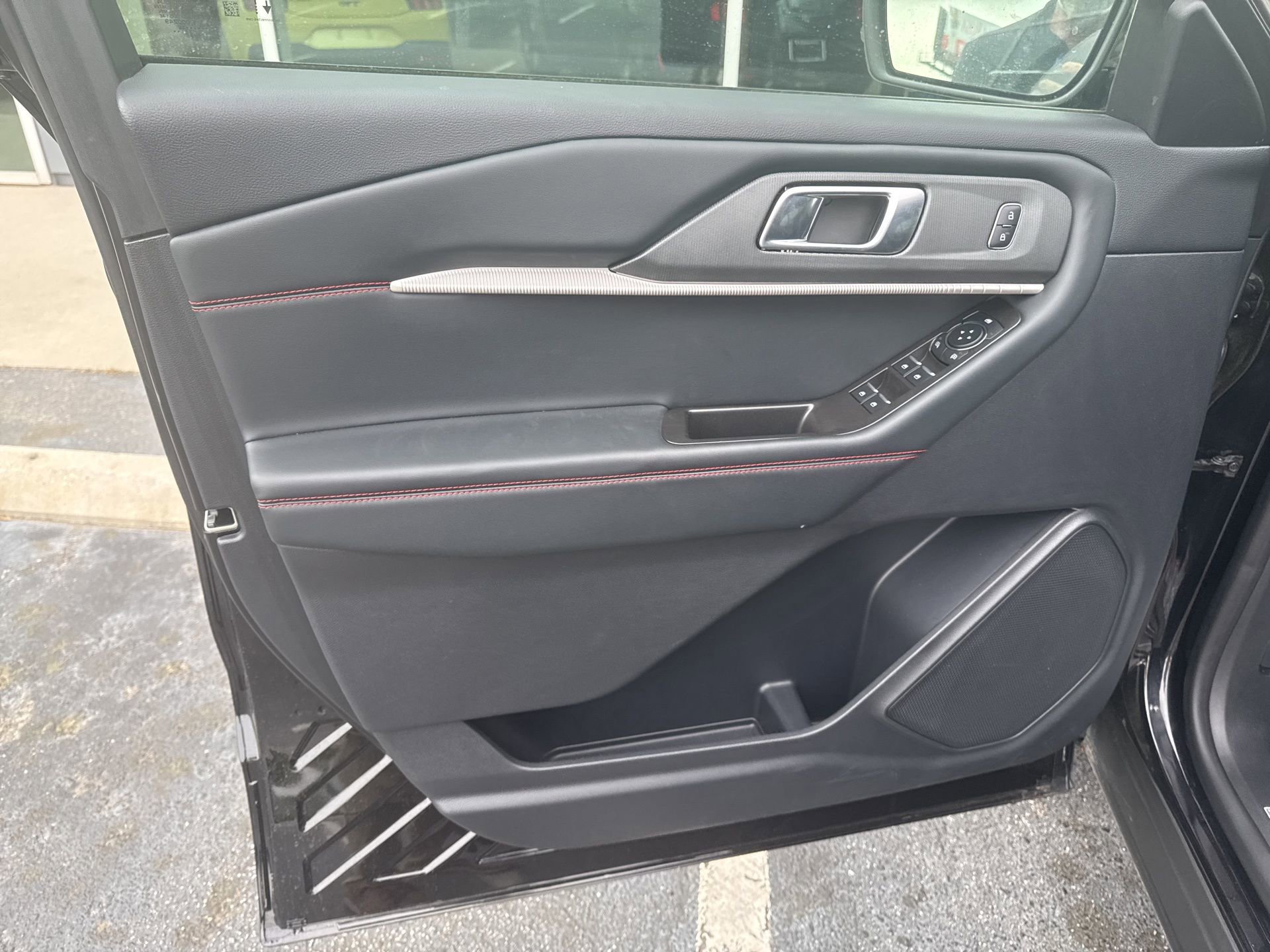 Certified 2025 Ford Explorer ST-Line image 15