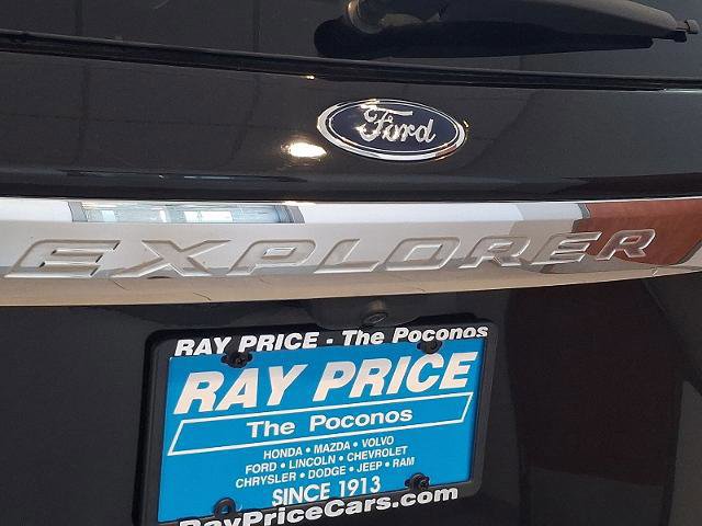 Certified 2022 Ford Explorer XLT w/ Equipment Group 202A image 31