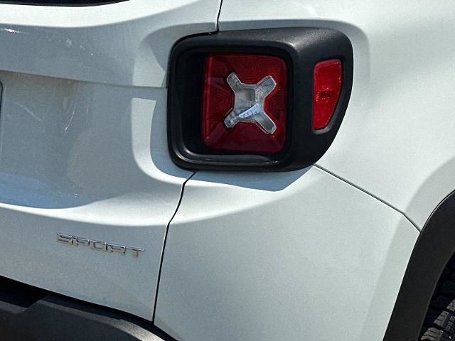 Used 2022 Jeep Renegade Sport w/ Sport Appearance Group AWD/4WD image 26
