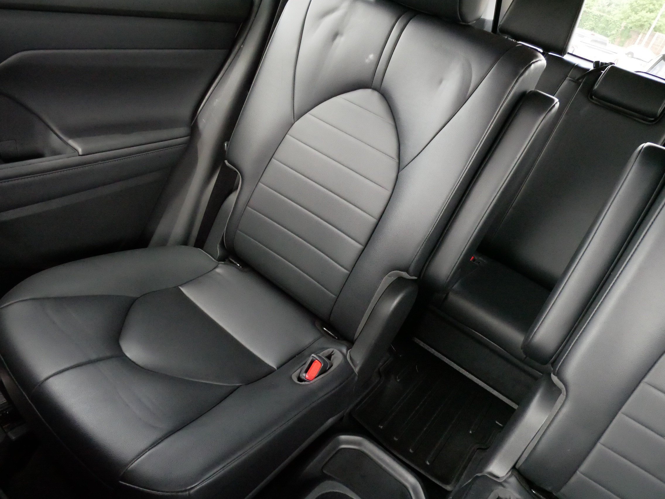 Used 2023 Toyota Highlander XLE AWD/4WD image 12