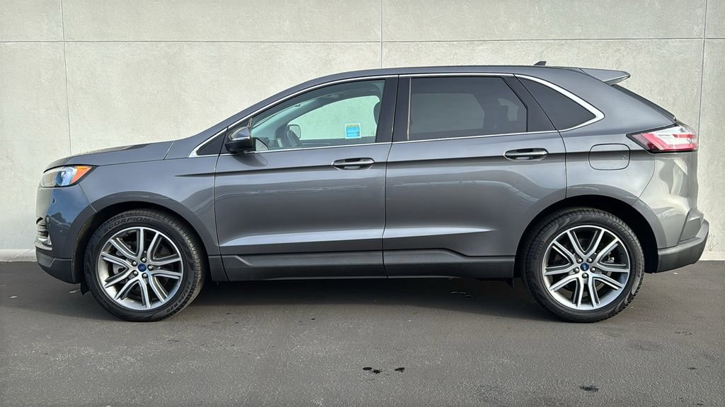 Certified 2022 Ford Edge Titanium w/ Class II Trailer Tow Package image 5