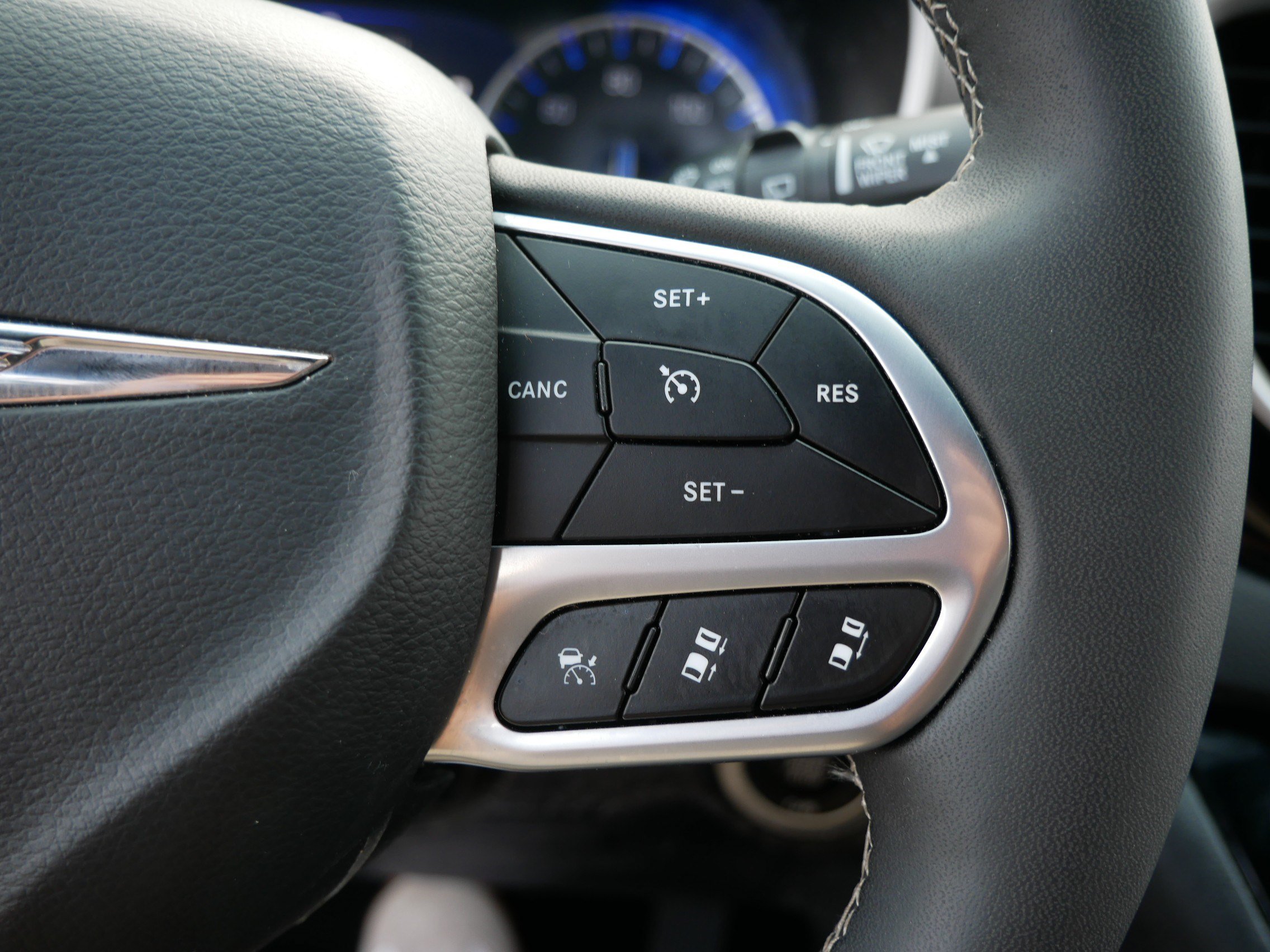 Used 2025 Chrysler Pacifica Select FWD image 29