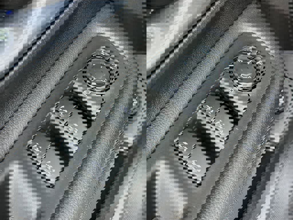 Used 2022 GMC Terrain SLE w/ Driver Convenience Package image 28