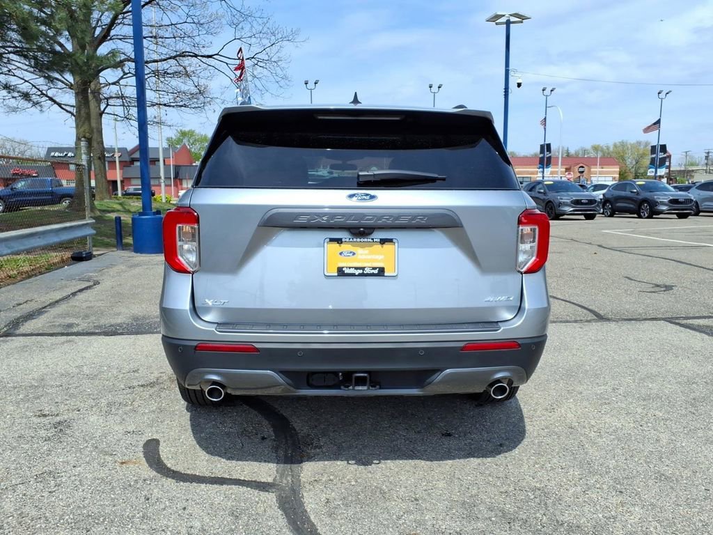 Certified 2024 Ford Explorer XLT w/ Equipment Group 202A AWD/4WD image 7