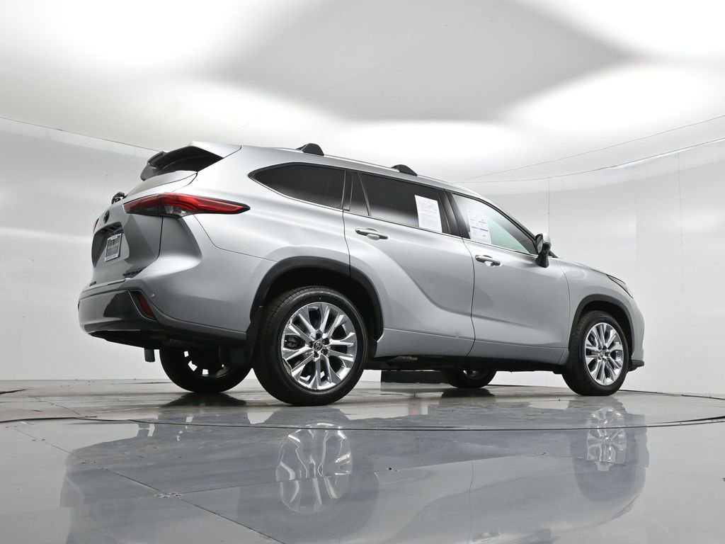 Used 2022 Toyota Highlander Limited image 14