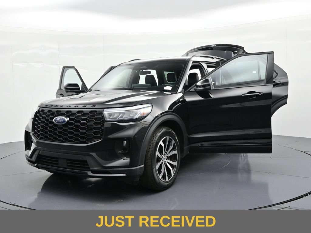 Certified 2025 Ford Explorer ST-Line AWD/4WD image 31