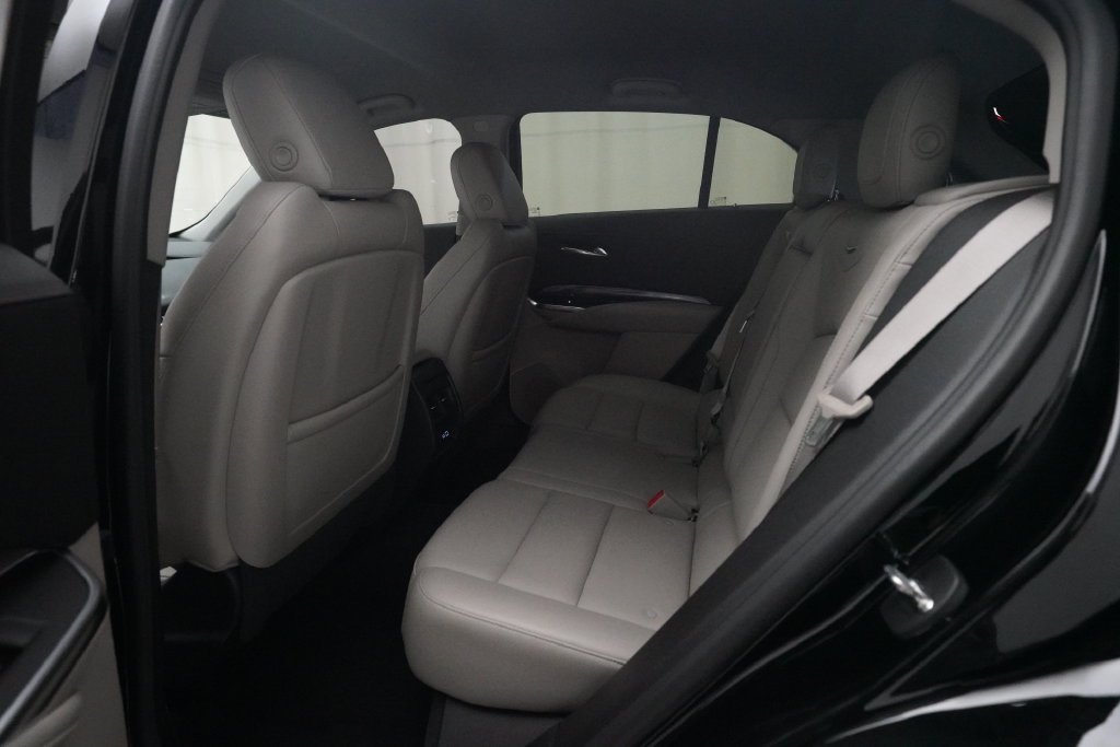 Used 2022 Cadillac XT4 Luxury w/ Cold Weather Package AWD/4WD image 16