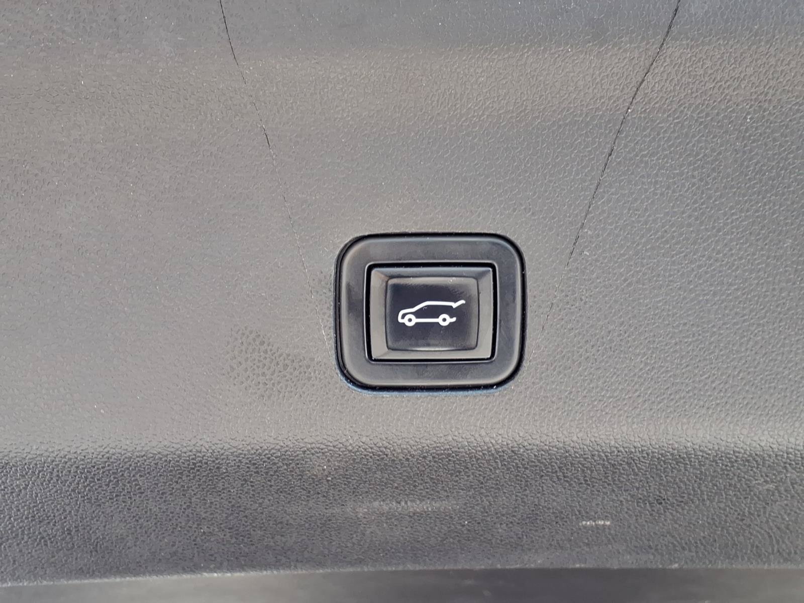 Used 2022 GMC Yukon XL AT4 AWD/4WD image 16
