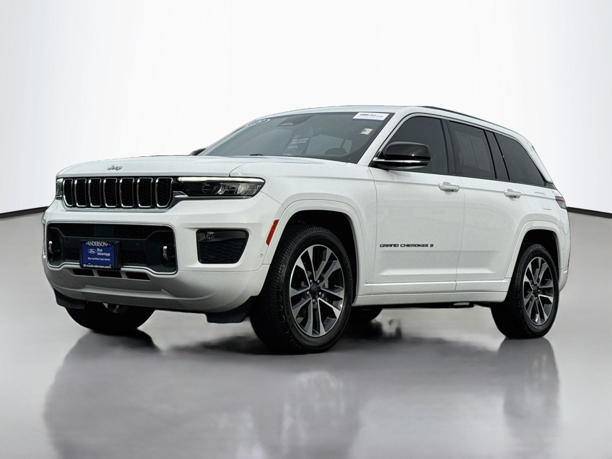 Used 2023 Jeep Grand Cherokee Overland AWD/4WD image 3