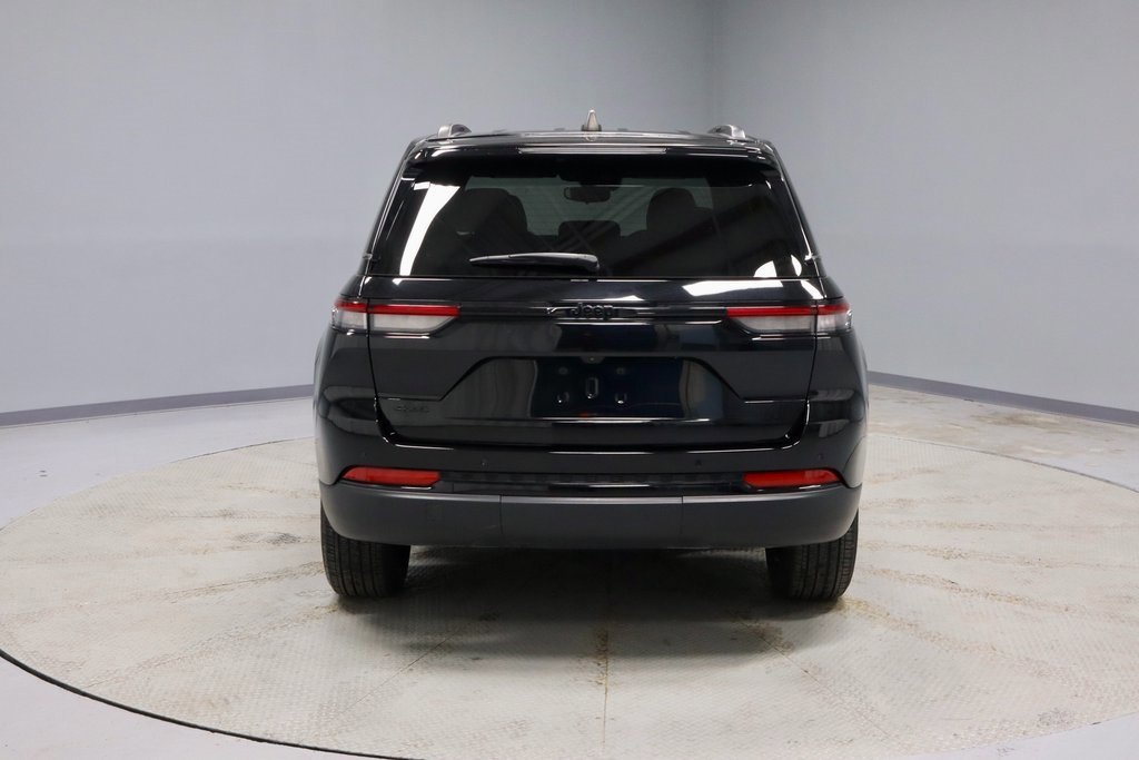 Used 2024 Jeep Grand Cherokee Altitude image 4