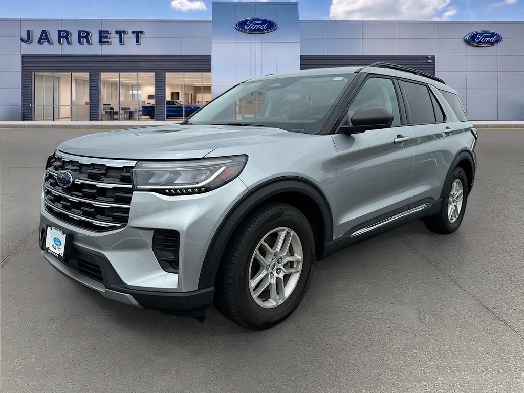 Certified 2025 Ford Explorer Active RWD image 2