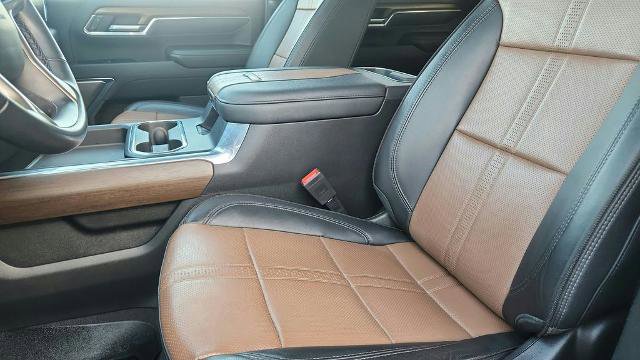 Used 2024 Chevrolet Silverado 3500 High Country w/ High Country Premium Package image 13