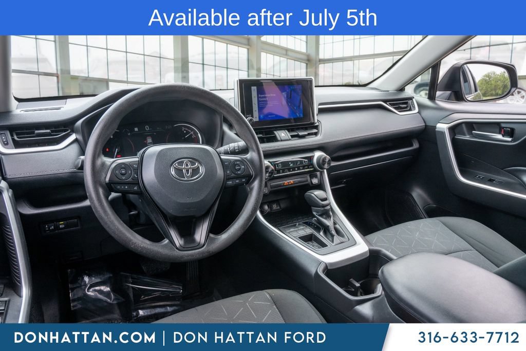 Used 2024 Toyota RAV4 XLE FWD image 24