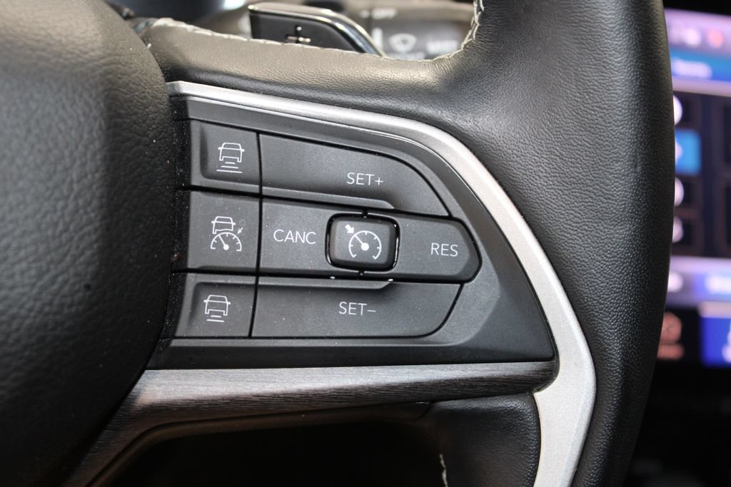 Used 2022 Jeep Grand Cherokee Limited AWD/4WD image 22