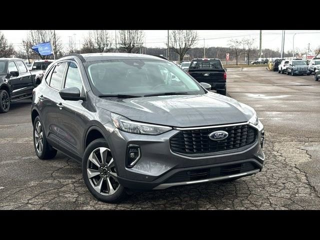 Certified 2023 Ford Escape Platinum AWD/4WD image 2