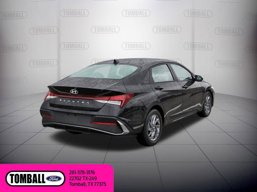 Used 2024 Hyundai Elantra SEL image 5
