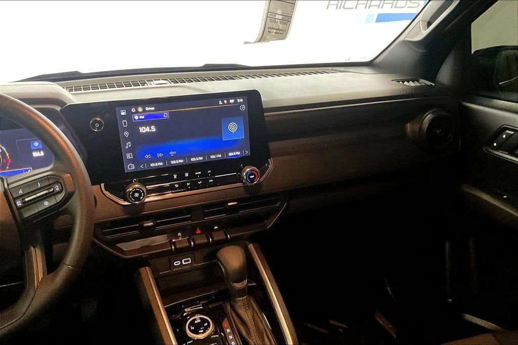 Used 2025 Chevrolet Colorado W/T image 5