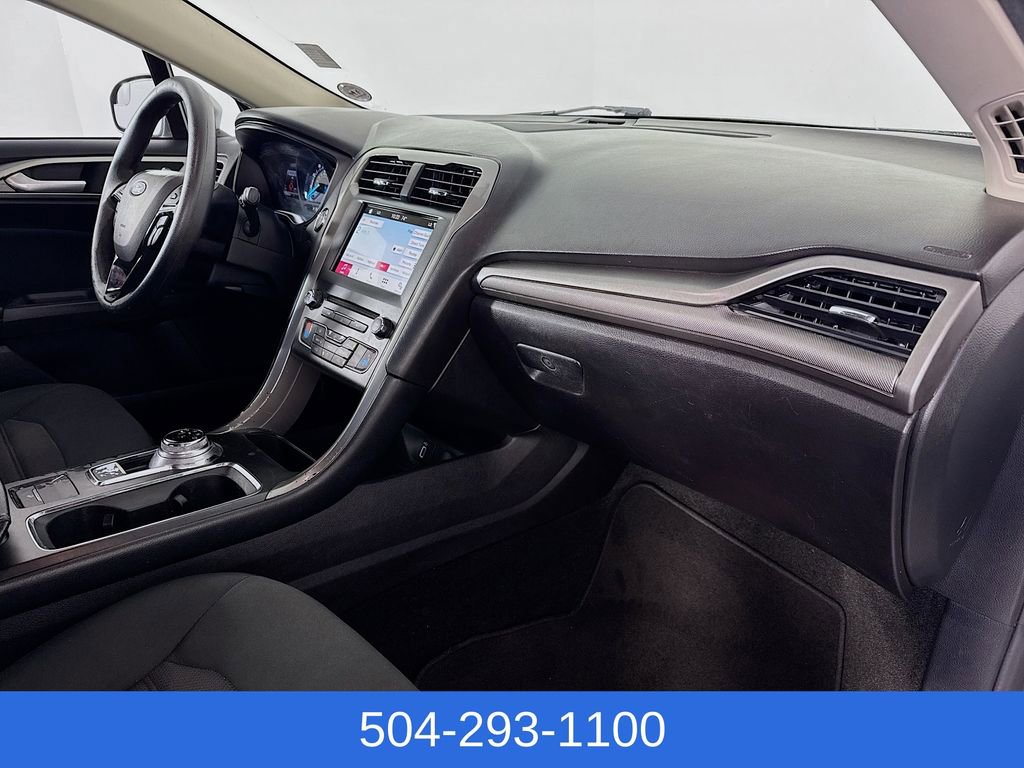 Certified 2018 Ford Fusion SE w/ Fusion SE Technology Package FWD image 28
