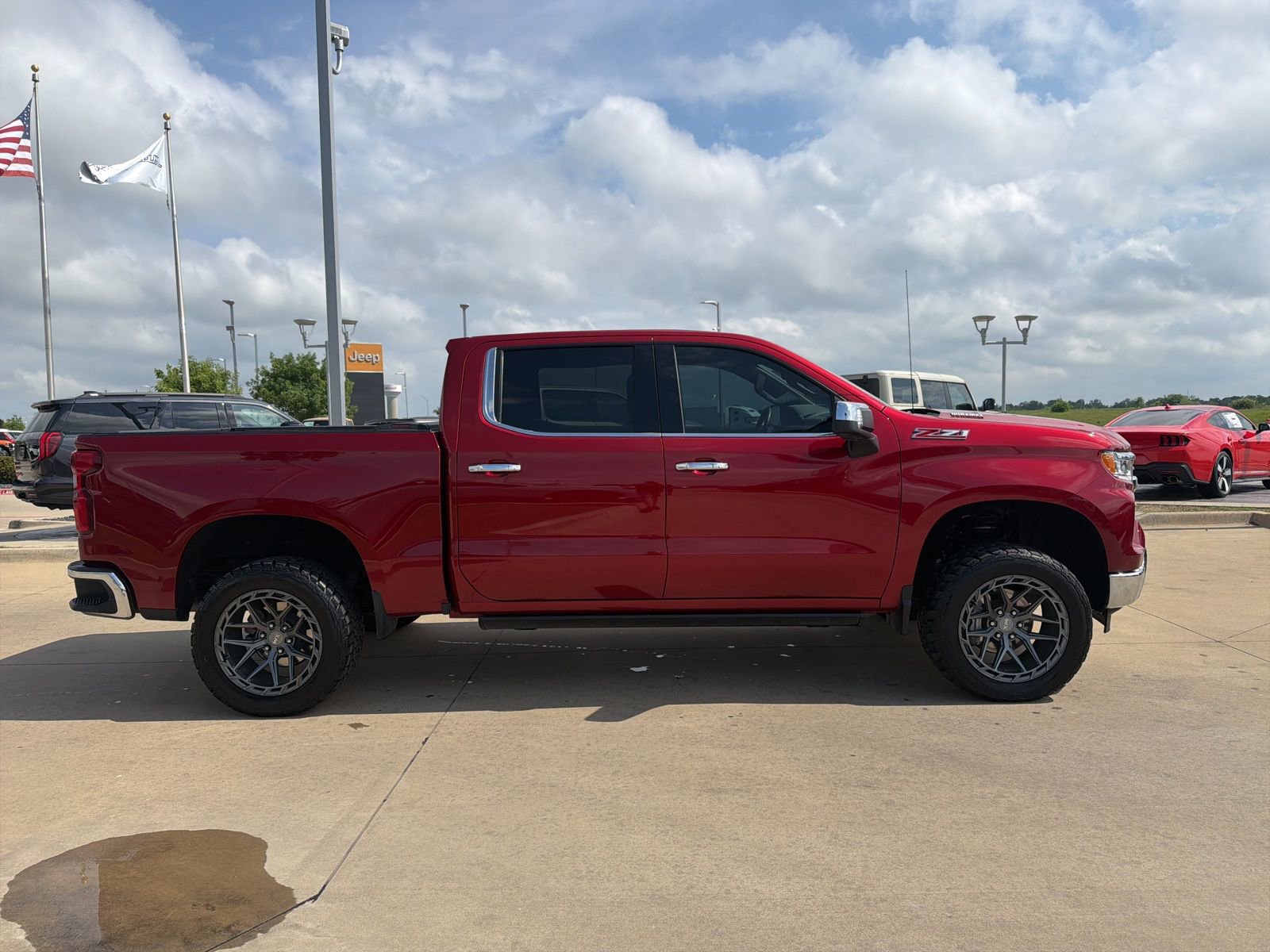 Used 2024 Chevrolet Silverado 1500 LTZ AWD/4WD image 6