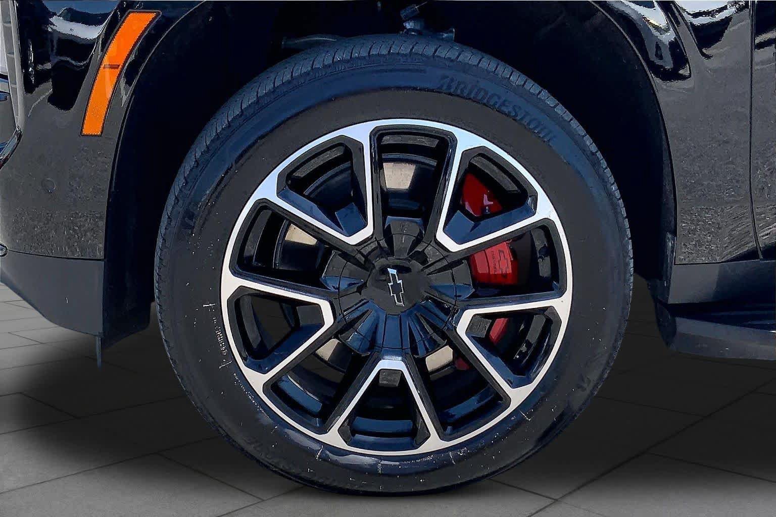 Used 2025 Chevrolet Suburban RST w/ Comfort Package AWD/4WD image 11
