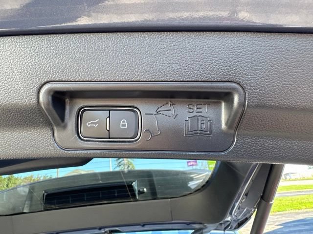 Certified 2021 Ford Explorer Limited w/ Equipment Group 301A AWD/4WD image 9