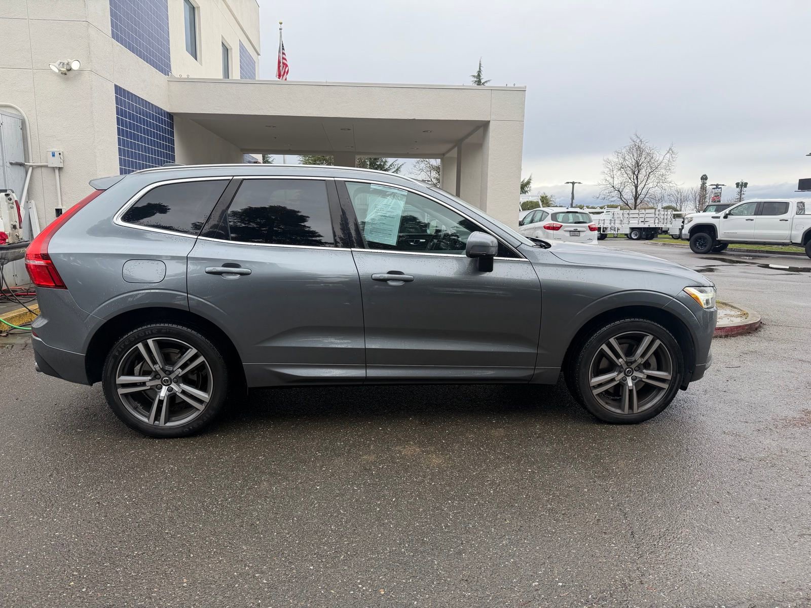 Used 2021 Volvo XC60 T6 Momentum image 6