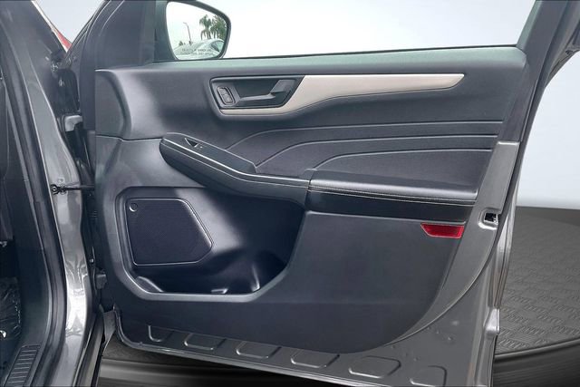 Certified 2022 Ford Escape SE w/ SE Sport Appearance Package image 23