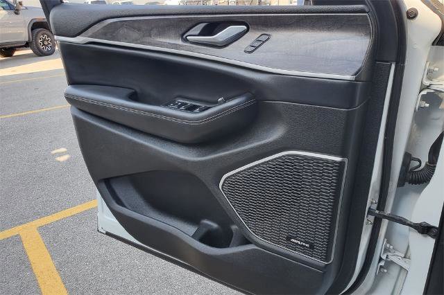 Used 2023 Jeep Grand Cherokee L Limited w/ Luxury Tech Group II image 19