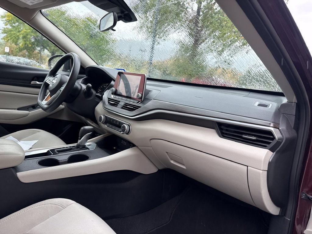 Used 2025 Nissan Altima 2.5 SV FWD image 28