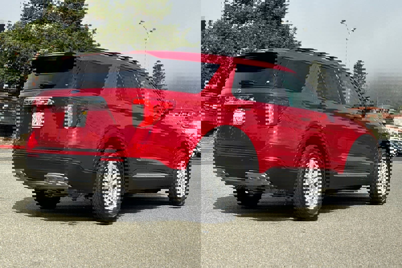 Certified 2022 Ford Explorer XLT w/ Equipment Group 202A image 4