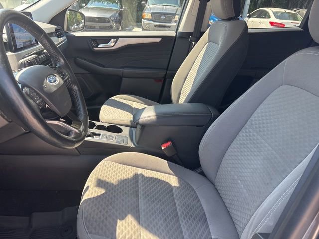Certified 2021 Ford Escape SE w/ SE Sport Appearance Package image 6