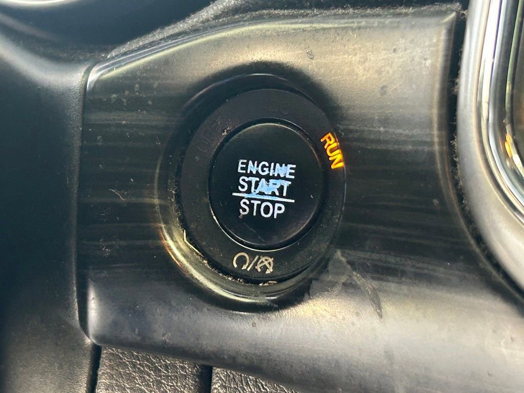 Used 2019 Jeep Grand Cherokee Laredo image 40