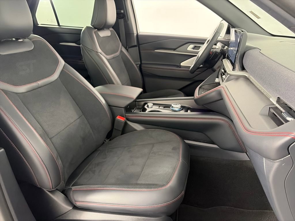 Certified 2025 Ford Explorer ST image 32
