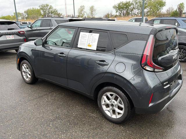 Used 2025 Kia Soul LX w/ LX Technology Package FWD image 8