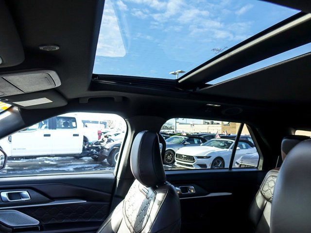 Certified 2025 Ford Explorer Platinum w/ Ultimate Package image 15