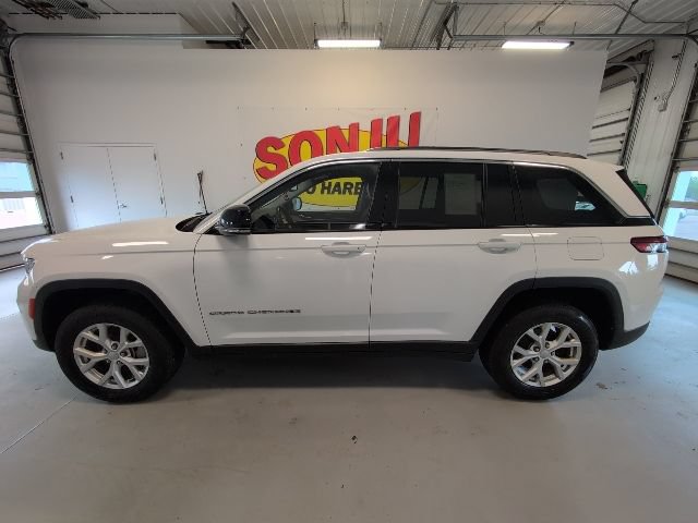 Used 2023 Jeep Grand Cherokee Limited AWD/4WD image 2
