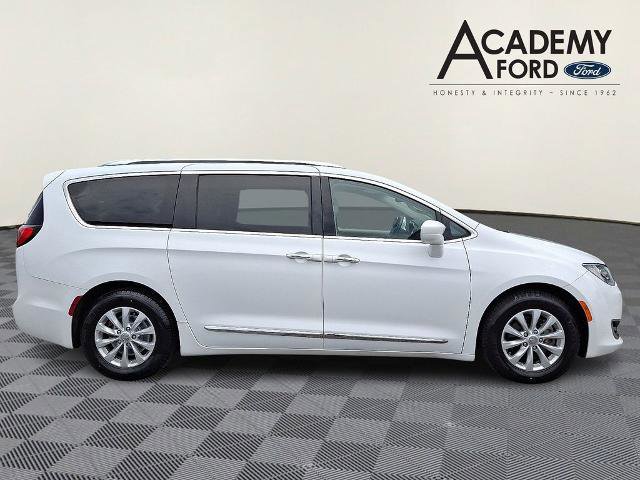 Used 2018 Chrysler Pacifica Touring-L Plus FWD image 7