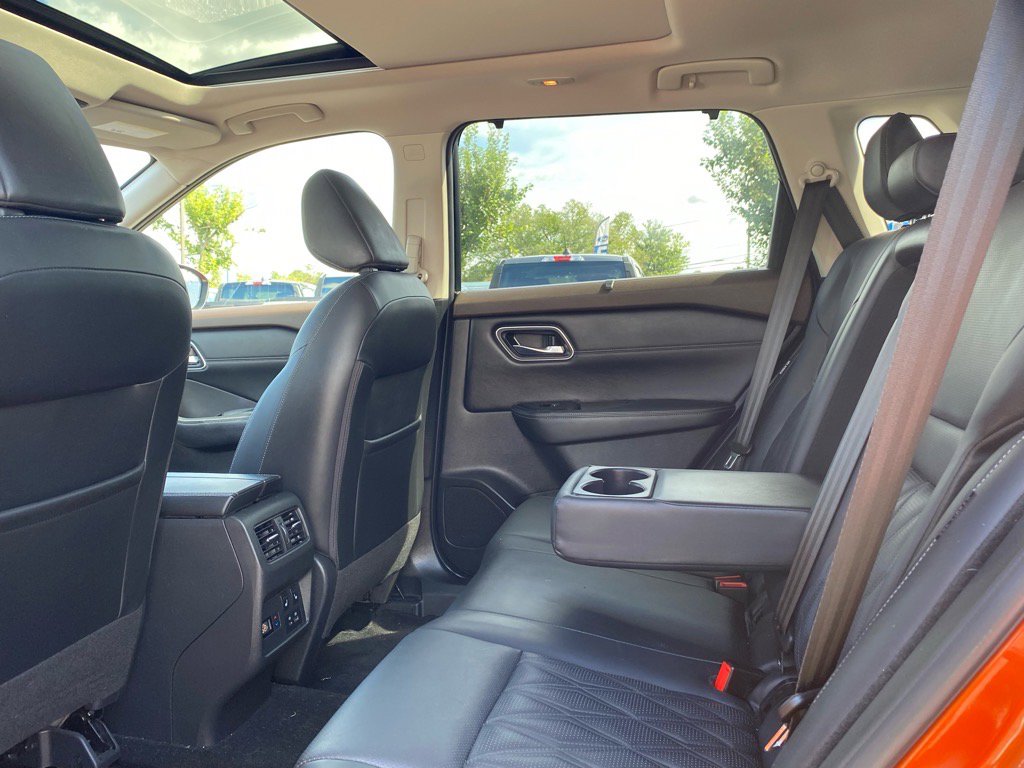 Used 2021 Nissan Rogue Platinum image 18