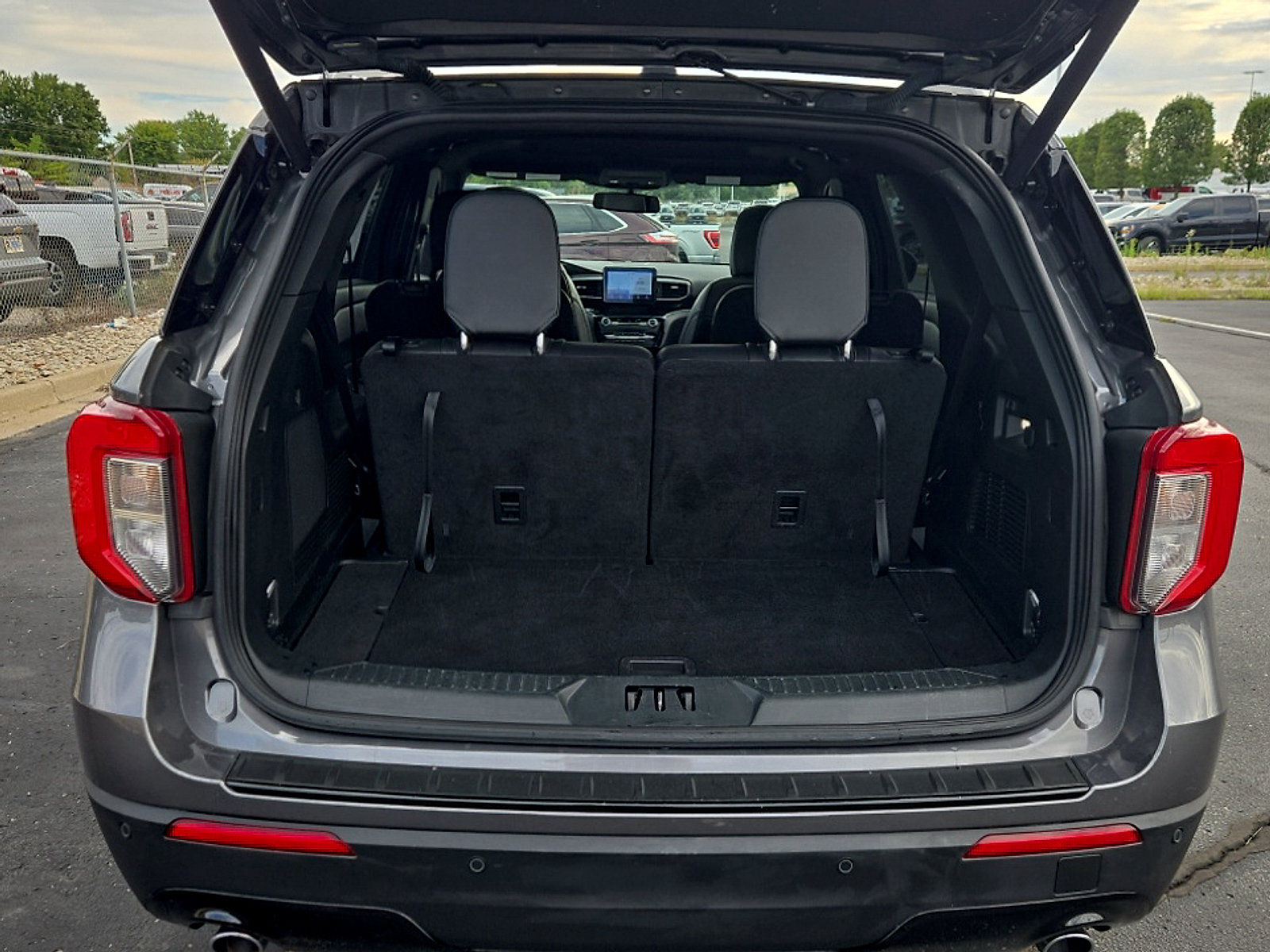 Certified 2023 Ford Explorer ST-Line AWD/4WD image 24