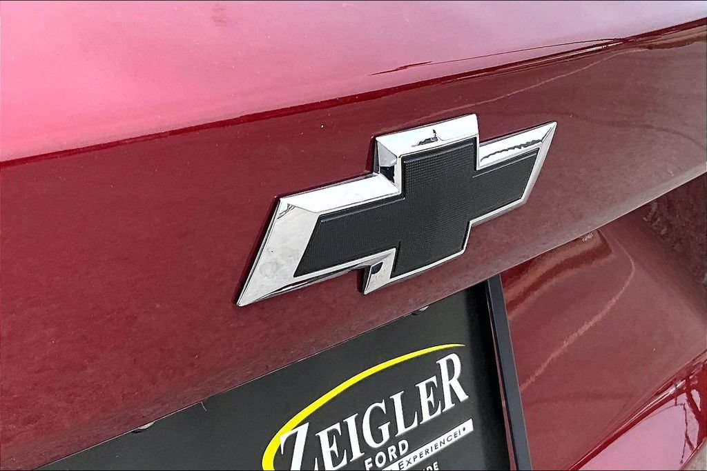 Used 2025 Chevrolet Trax RS w/ Sunroof Package FWD image 31