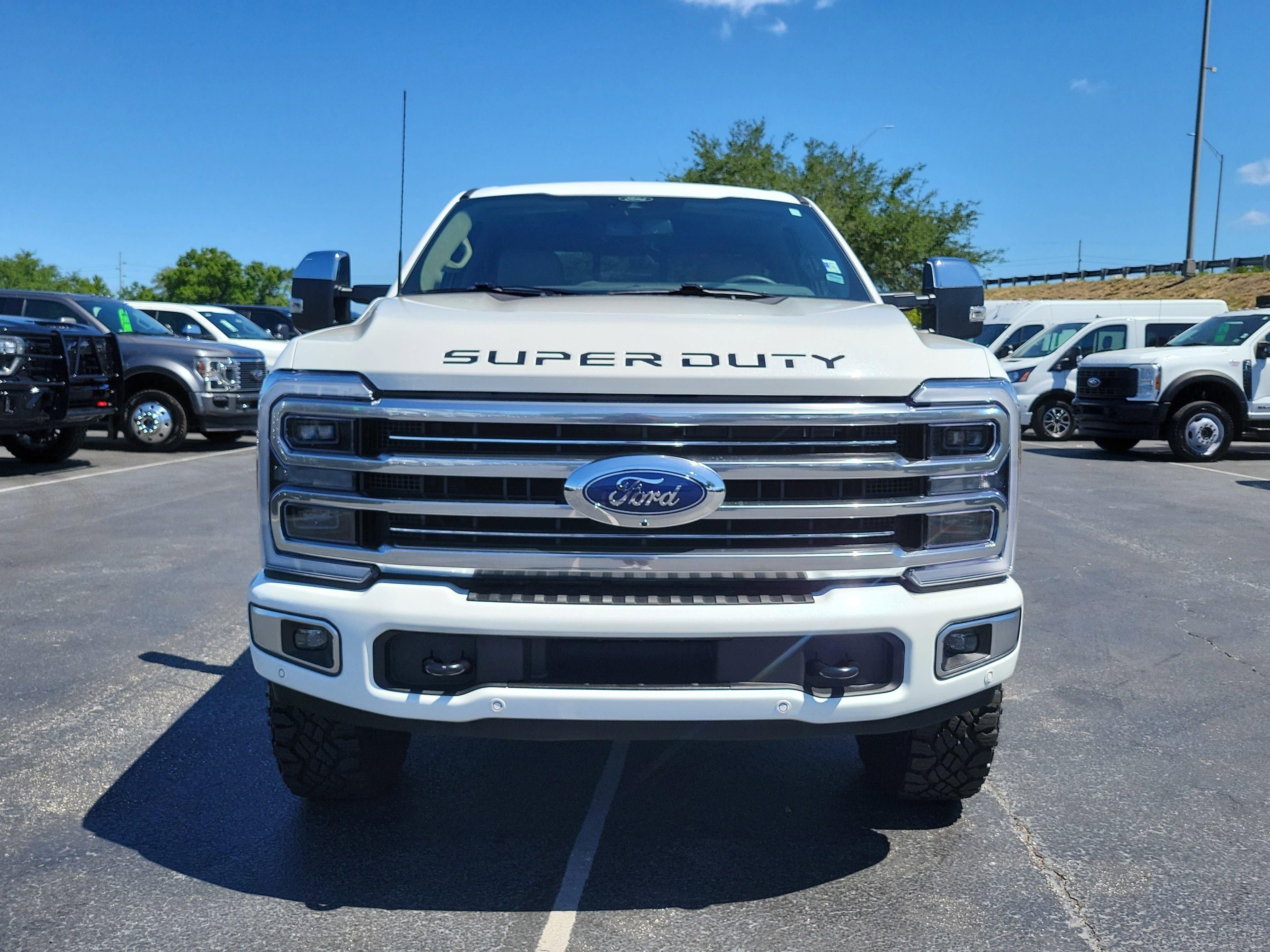 Certified 2025 Ford F250 Platinum w/ Platinum Plus Package AWD/4WD image 2