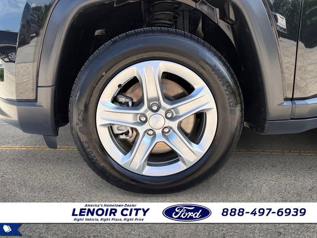 Used 2024 Jeep Compass Latitude AWD/4WD image 9