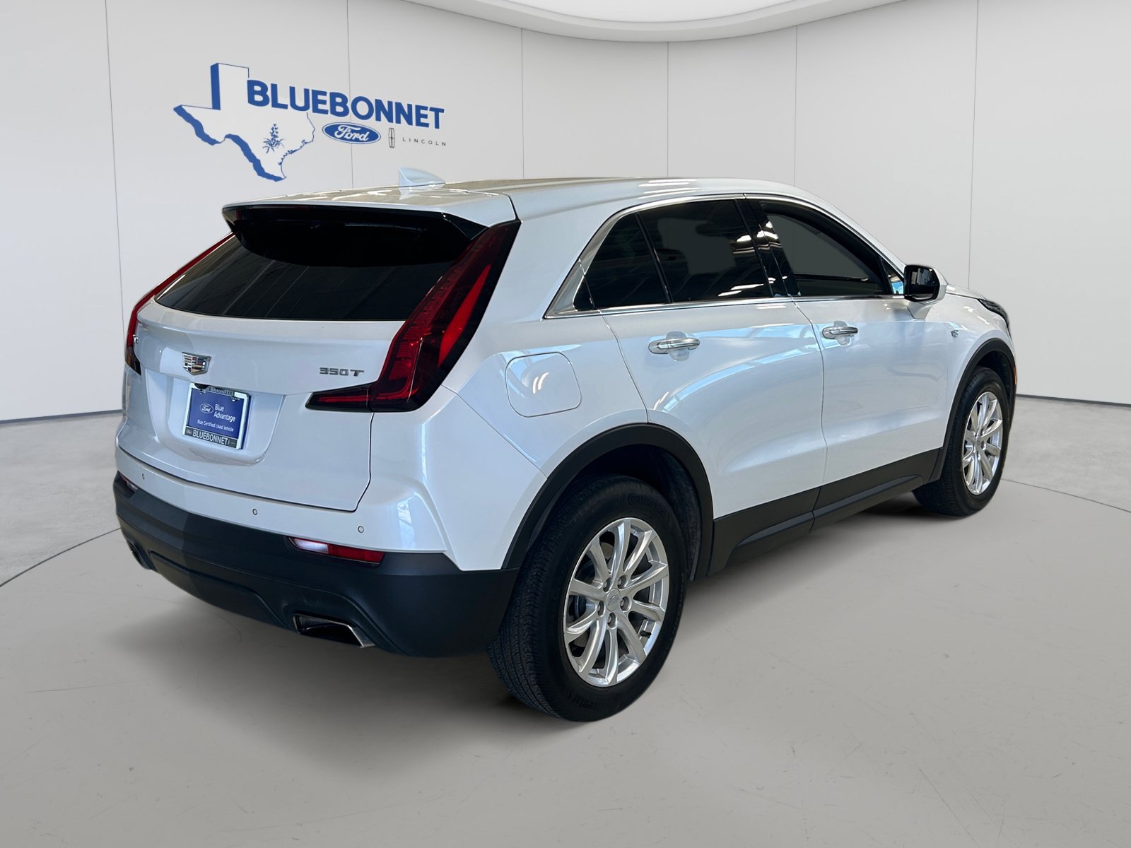 Used 2023 Cadillac XT4 Luxury w/ Cold Weather Package FWD image 5