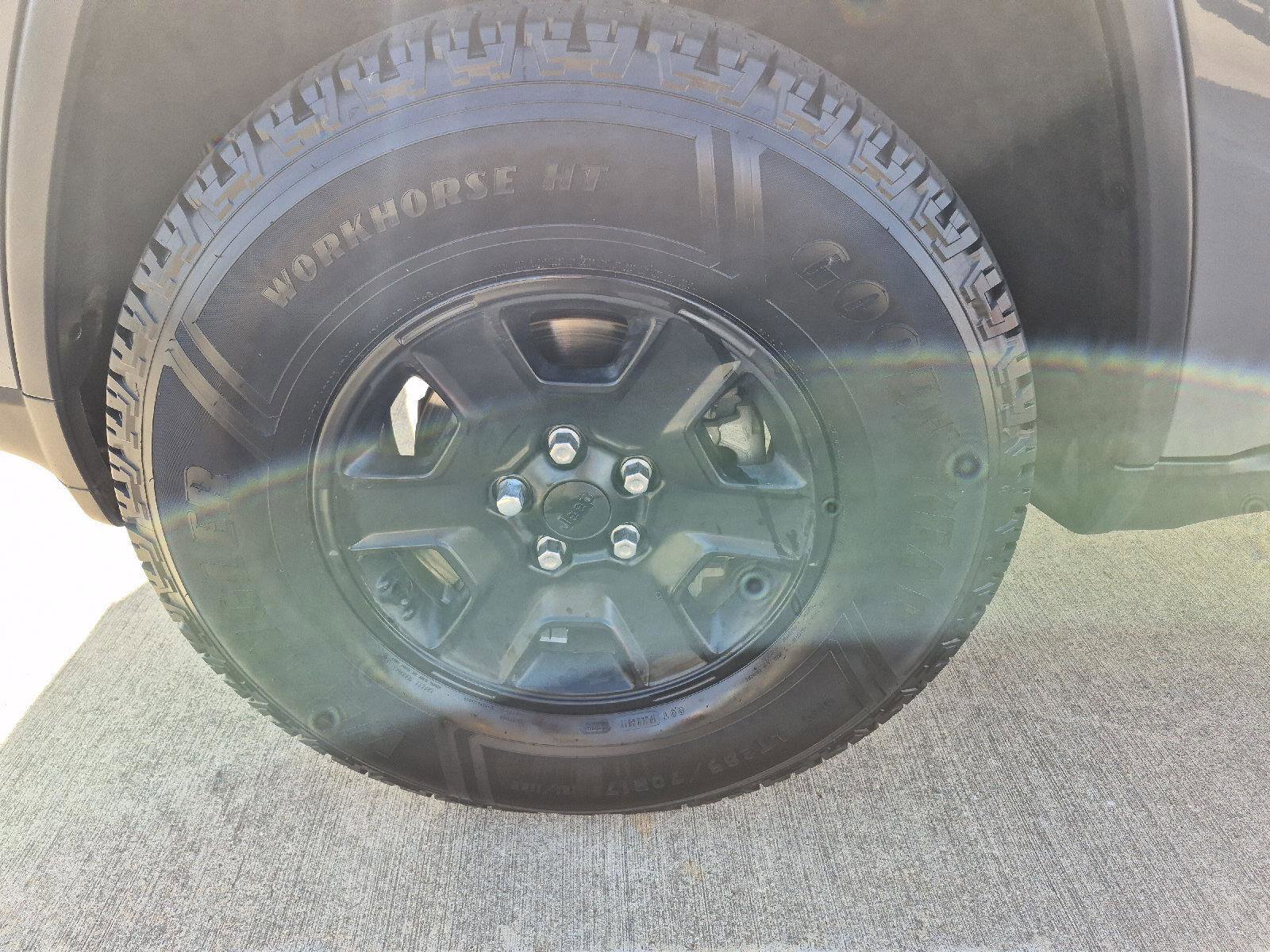 Used 2019 Jeep Grand Cherokee Laredo image 8