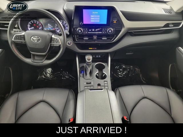 Used 2025 Toyota Highlander XLE AWD/4WD image 20